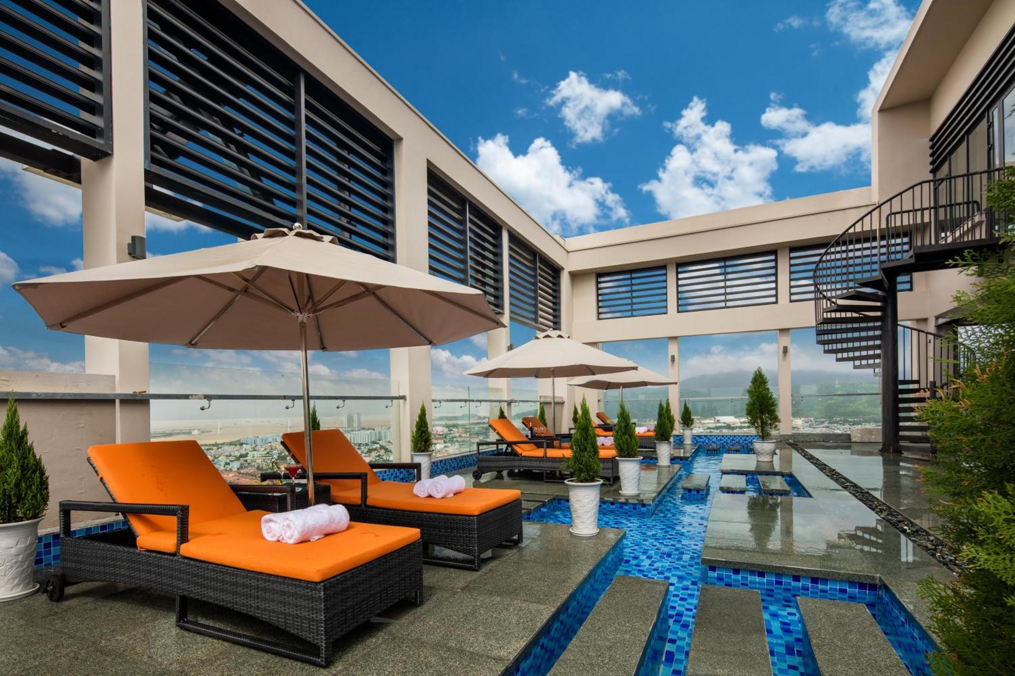 Luxury Beach Condo 5-Star, Rooftop Pool ダナン市 エクステリア 写真